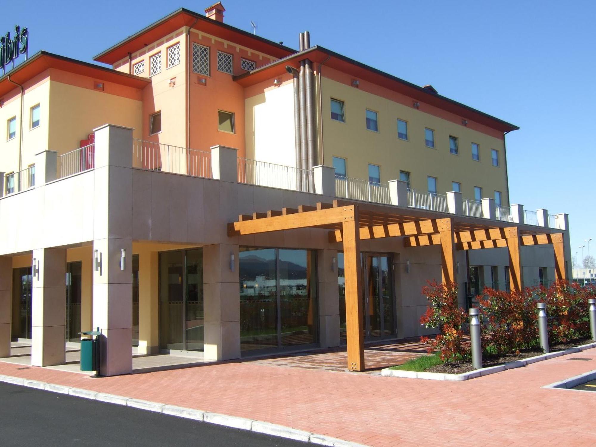 فندق غْرانداتيفي  إيبيس كومو المظهر الخارجي الصورة